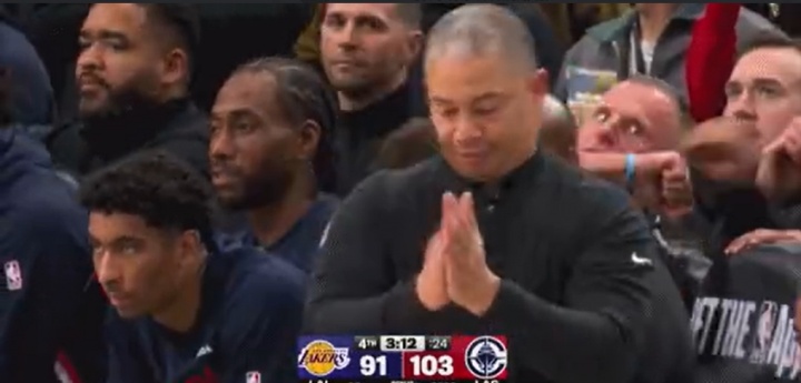 注册领彩金-互搞心态~东契奇造犯规罚球不中 泰伦·卢起身鼓掌